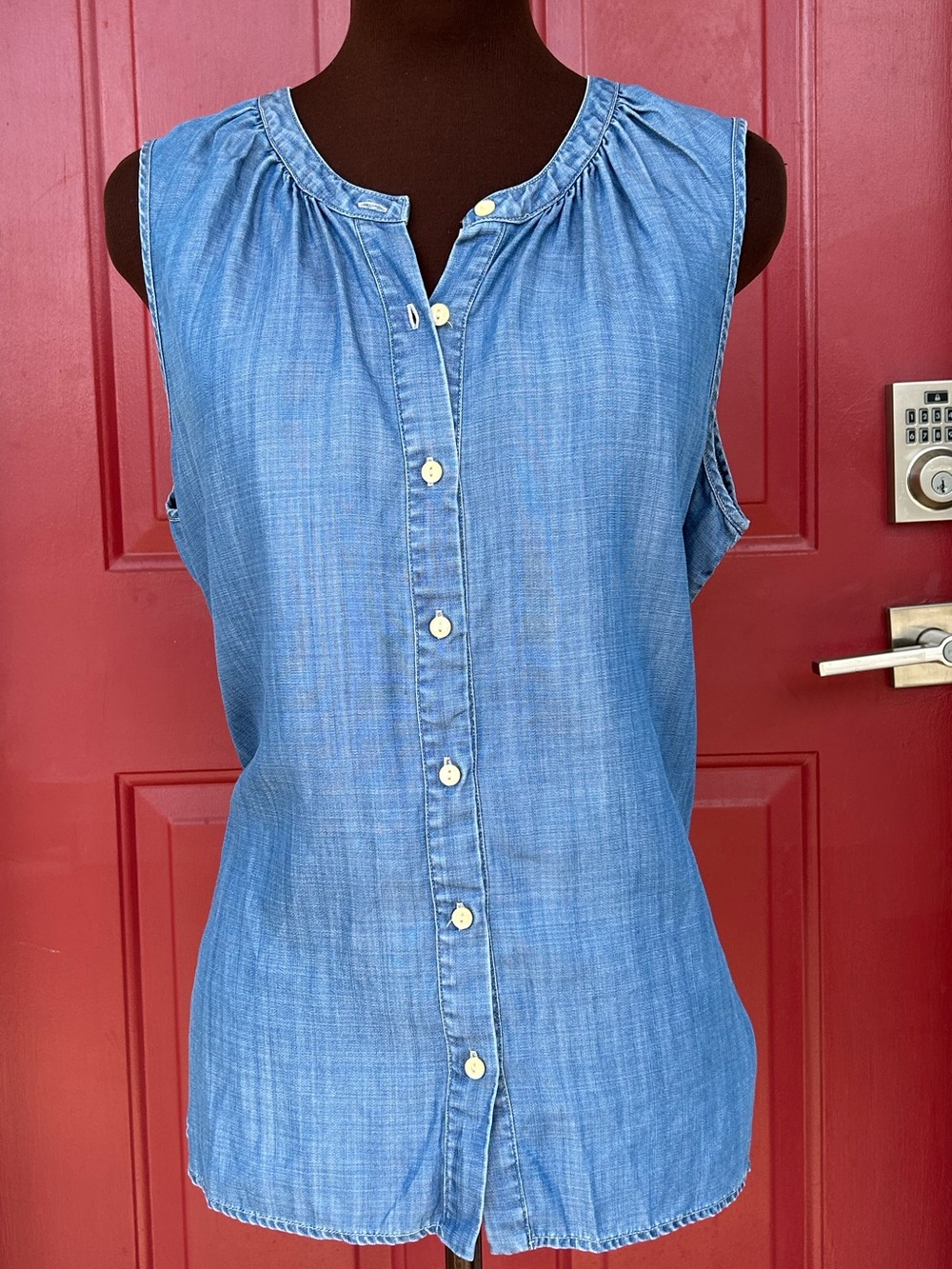 TOMMY BAHAMA  sM Lt Blue Sleeveless Button-Front Chambray Top-💯tencel-looks NEW